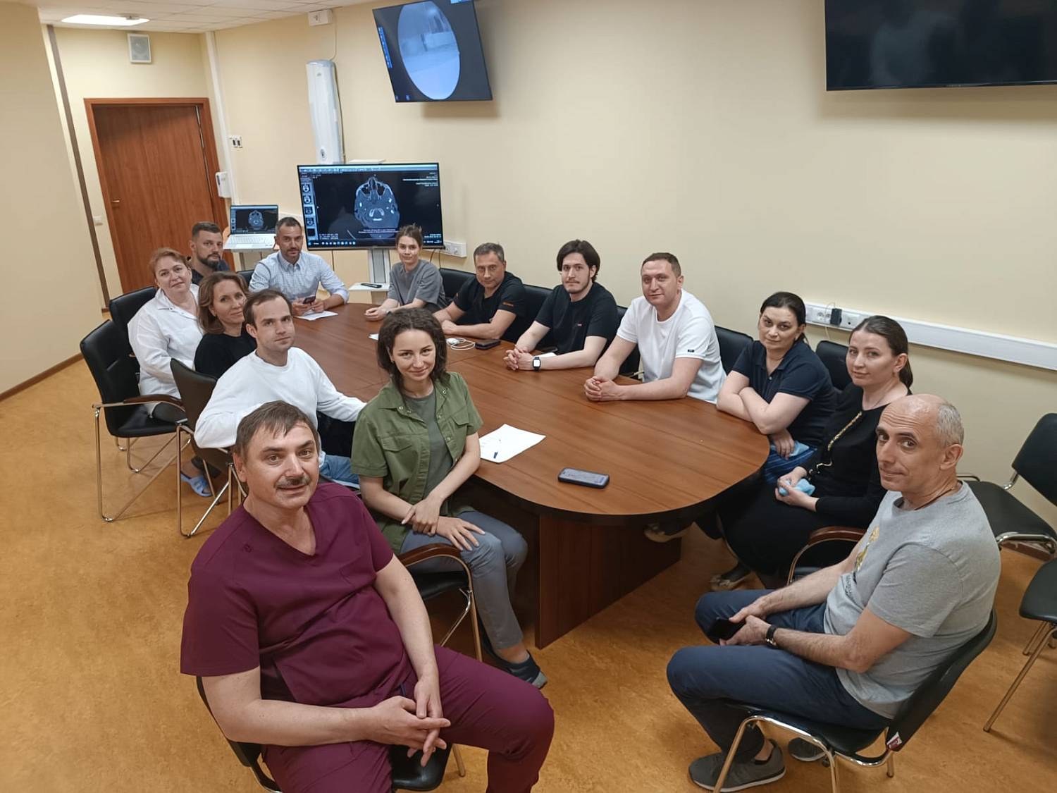 Эндоскопическая хирургия полости носа, околоносовых пазух, основания черепа. Завершился диссекционный курс
