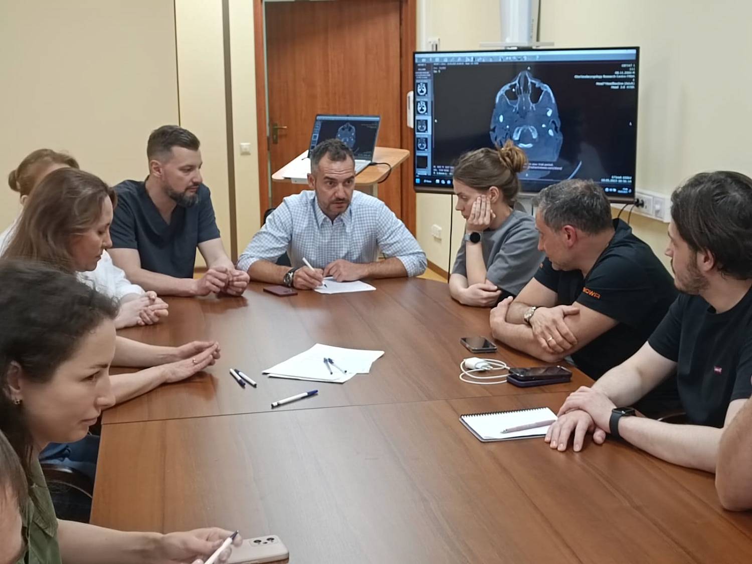 Эндоскопическая хирургия полости носа, околоносовых пазух, основания черепа. Завершился диссекционный курс