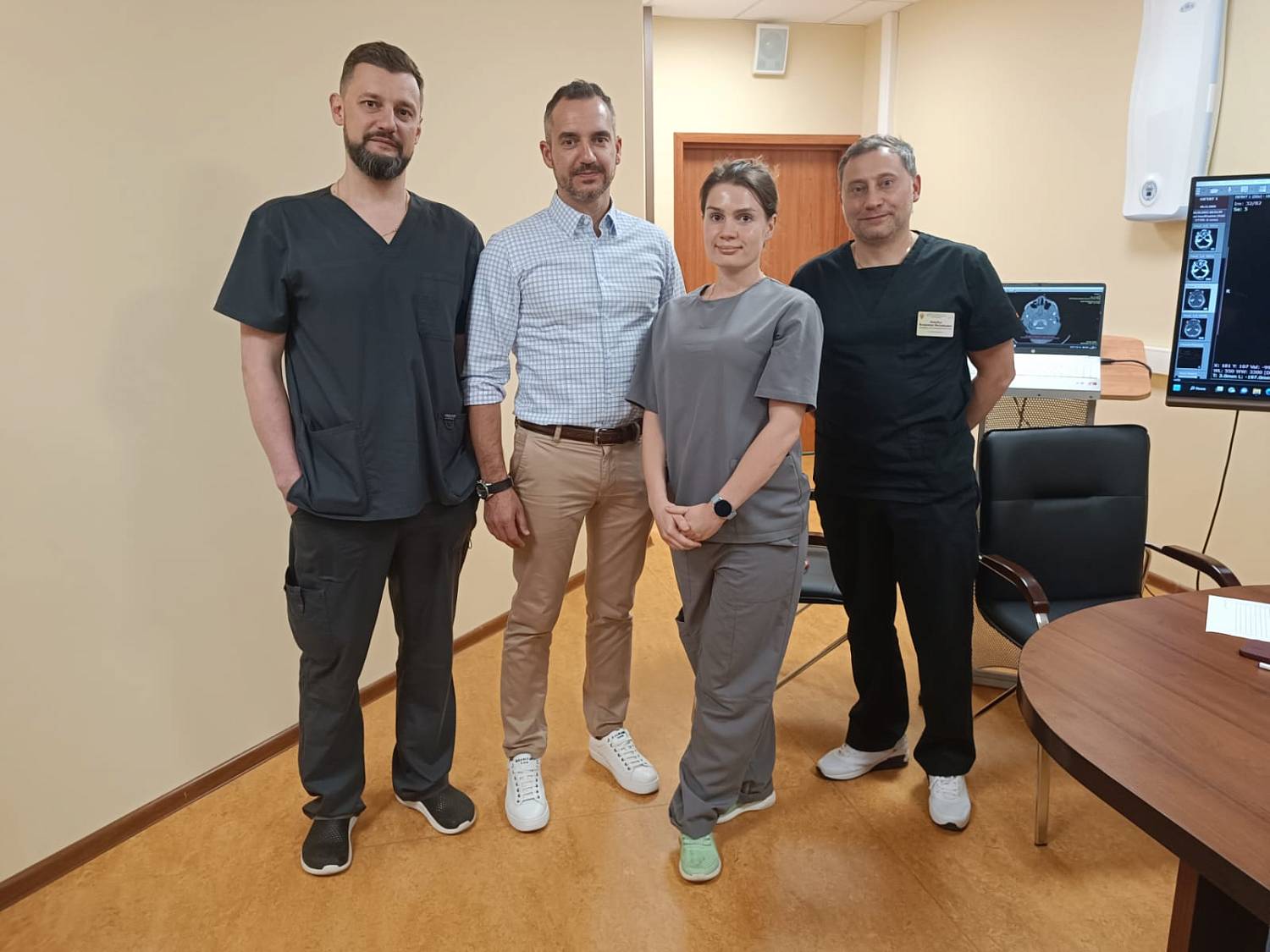 Эндоскопическая хирургия полости носа, околоносовых пазух, основания черепа. Завершился диссекционный курс